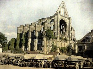 台無しにされた教会、カフィー、アイヌ、フランス、1917年（autochrome） 作： Fernand Cuville
